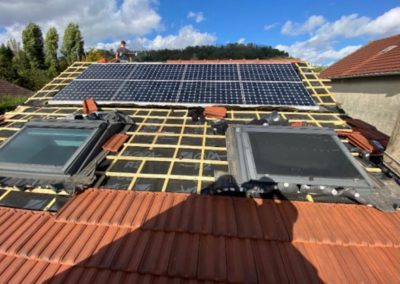 Rénovation de toiture avec panneaux solaires